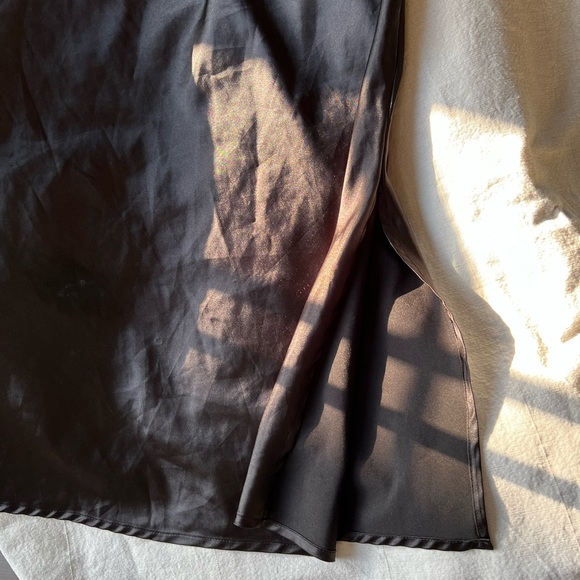 LEA & VIOLA SATIN LOW BACK DRESS- Medium - Picture 3 of 9